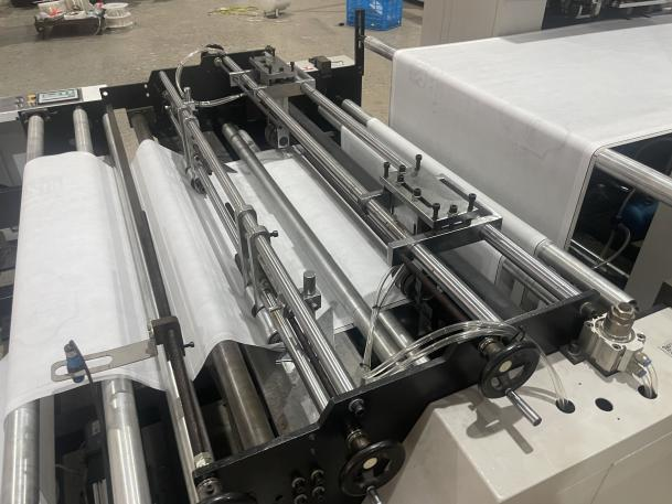 ZW-A8 保溫袋立體袋雙用制袋機(jī)